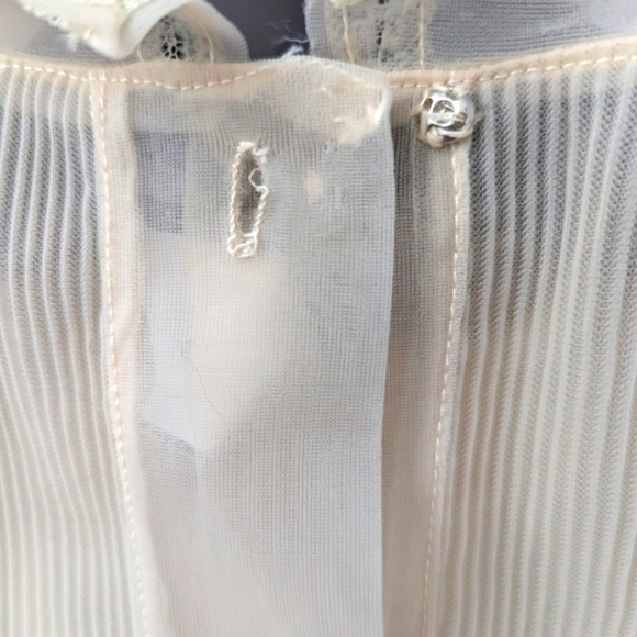 Women's Sheer Ribbed Sleeveless Blouse With Beautiful Dainty Accents - Picture 7 of 7